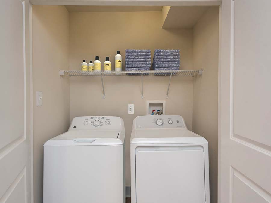 apartment in Newark DE with in-unit washer and dryer
